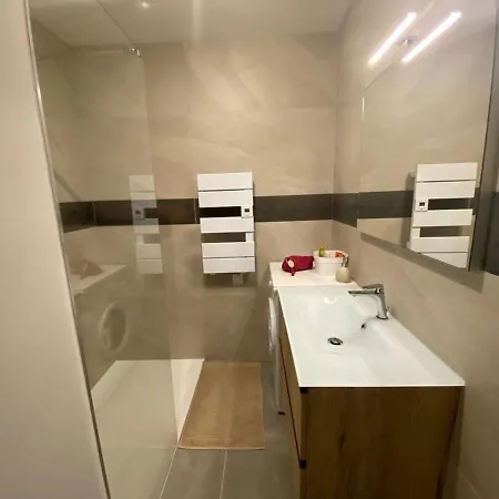 アパート T2 Bis Moderne Au Dernier Etage Avec Parking A - Fr-1-555-69 *